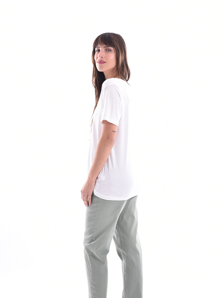 REMERA ESCOTE V BLANCO