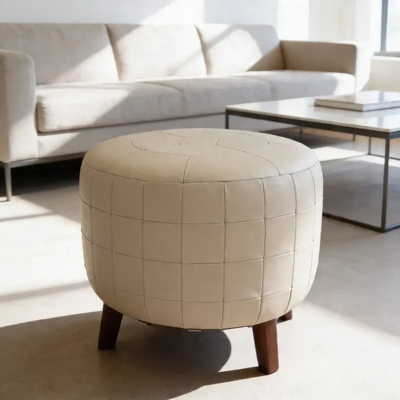 Puff cuero natural Patchwork c/ patas de madera 50cm diámetro Puff cuero natural Patchwork c/ patas de madera 50cm diámetro