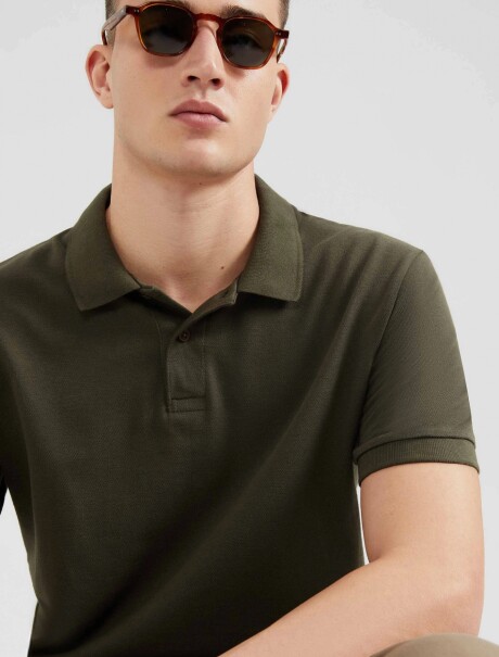 CAMISA DE CUELLO CON BORDADO VERDE MUSGO