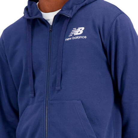 CAMPERA NEW BALANCE ESSENTIALS STACKED NAVY