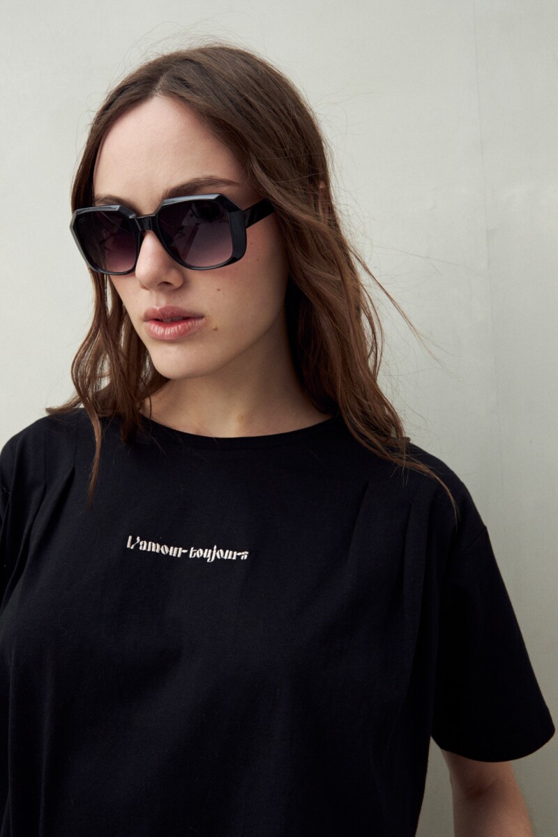 REMERA LIATRA Negro