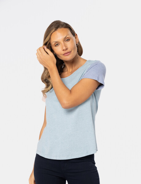 REMERA BLOQUE DE COLOR Celeste