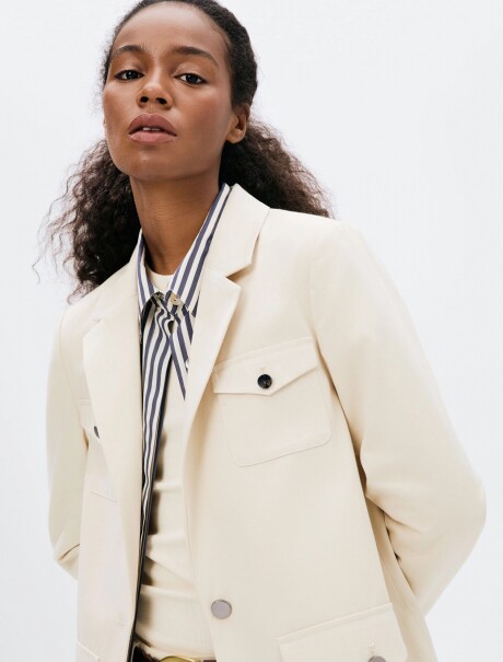 BLAZER CON BOLSILLOS BEIGE