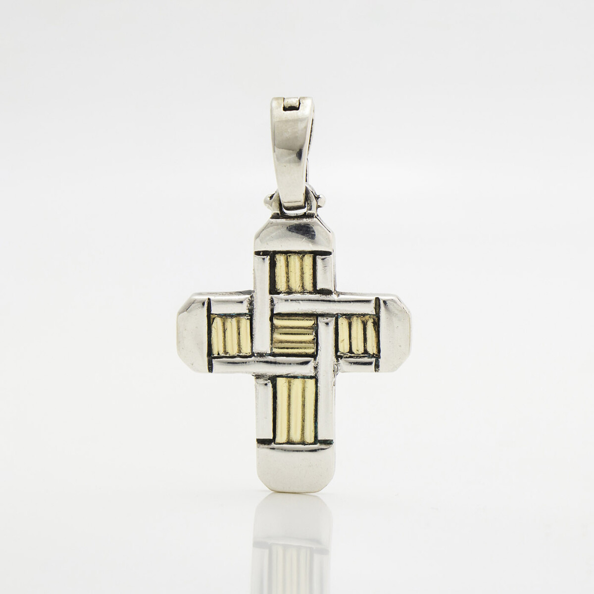Cruz religiosa de plata 900 y double en oro 18k., 3cm*2.2cm. 