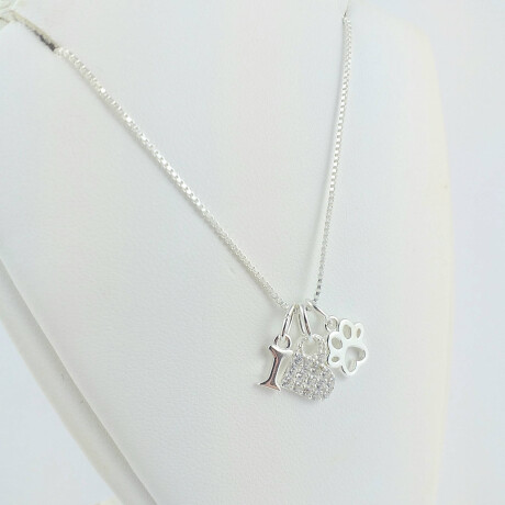 Cadena de plata 925 con dijes mascota, hueso, corazón con circonias, huella. Cadena de plata 925 con dijes mascota, hueso, corazón con circonias, huella.