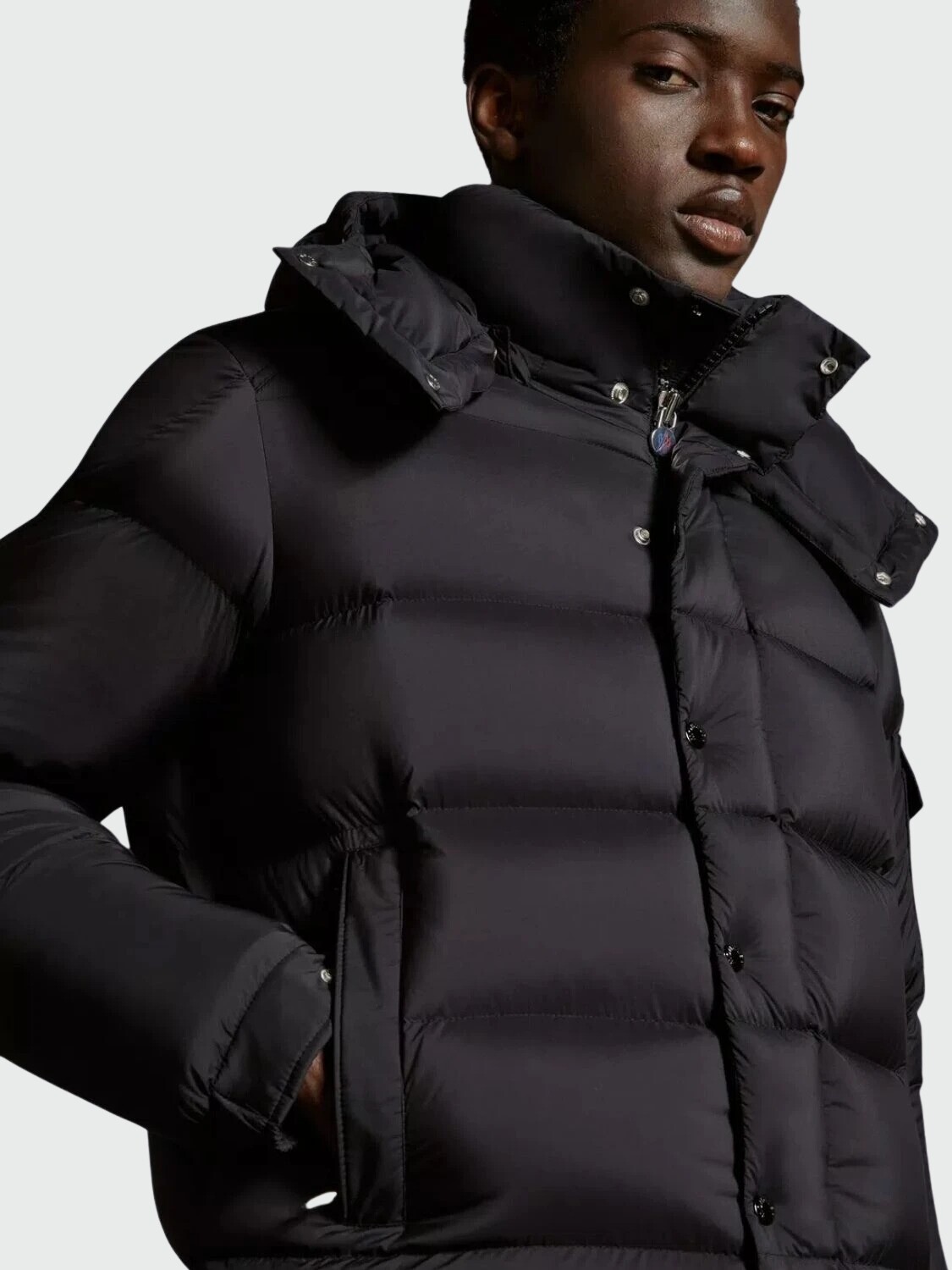 Moncler -Campera rellena de plumas con capucha extraíble, VEZERE Negro