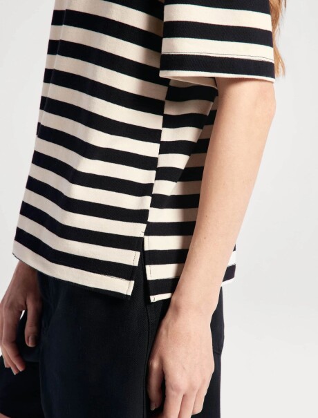 CAMISETA MODELO REGULAR A RAYAS MULTICOLOR