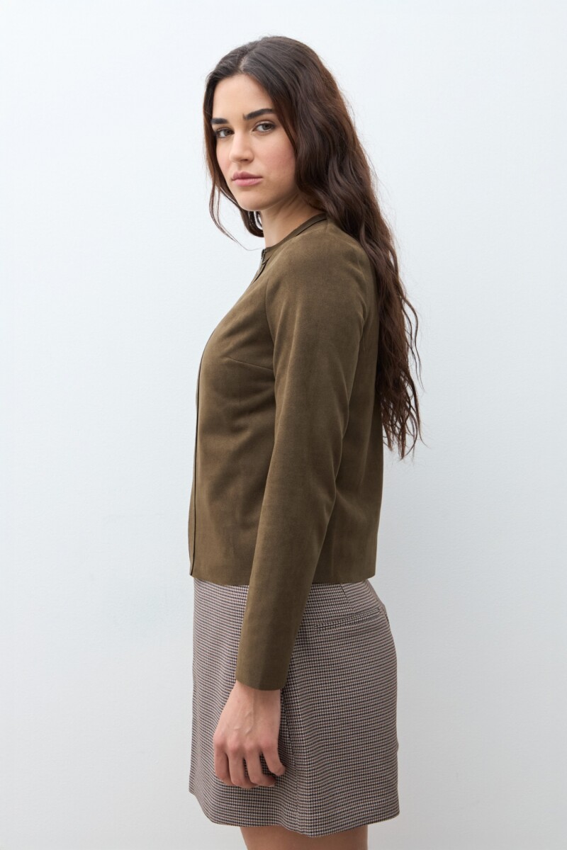 Chaqueta simil gamuza con cierre verde oliva
