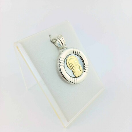 Medalla de plata 925 y double de oro 18k con nácar. Virgen niña. Medalla de plata 925 y double de oro 18k con nácar. Virgen niña.