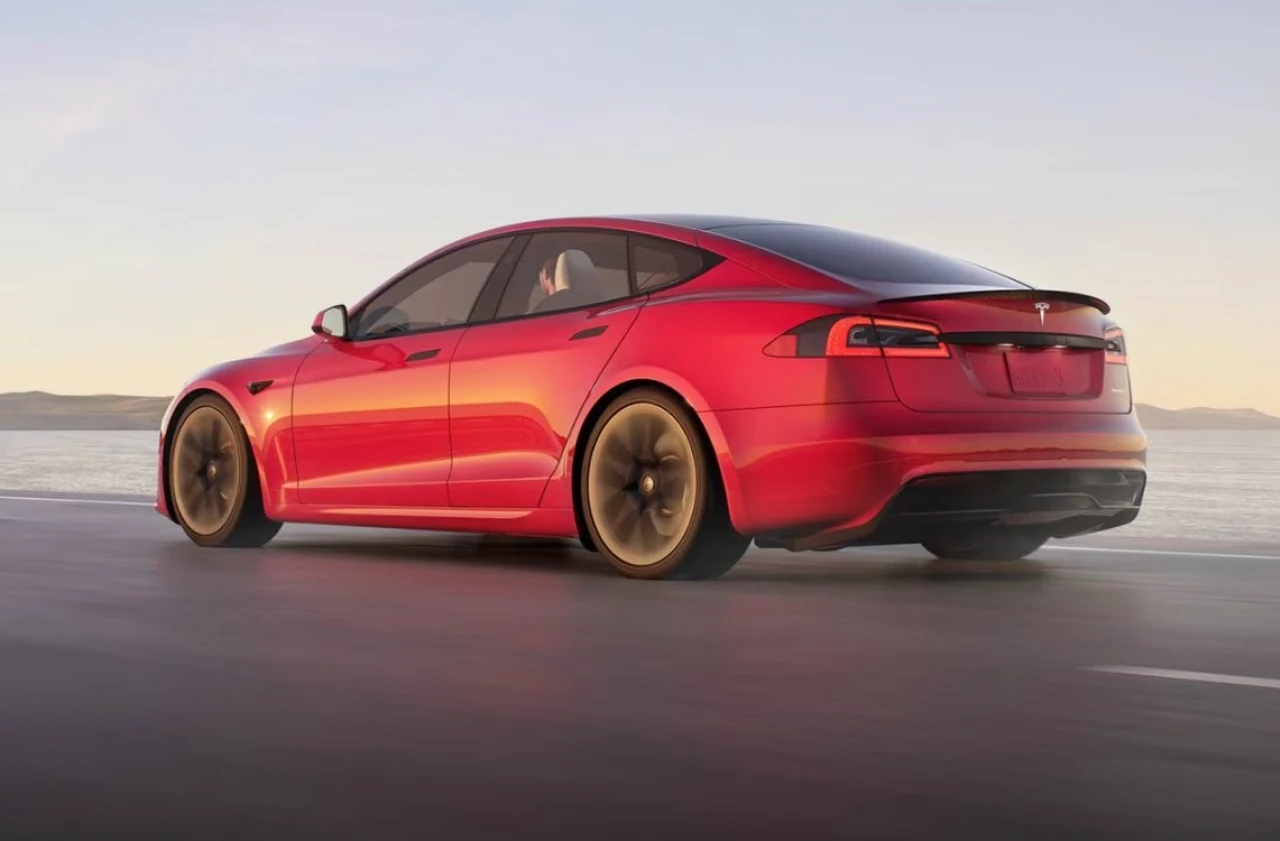 model-s-traser.jpg