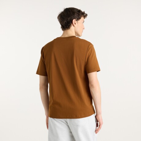 Remera New Balance de Hombre -Athletics Premium- MT41908BFT BROWN