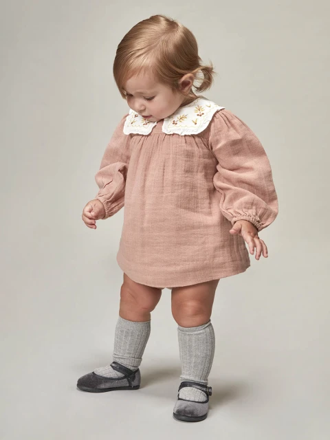 Vestido Con Cuello Bordado Nude