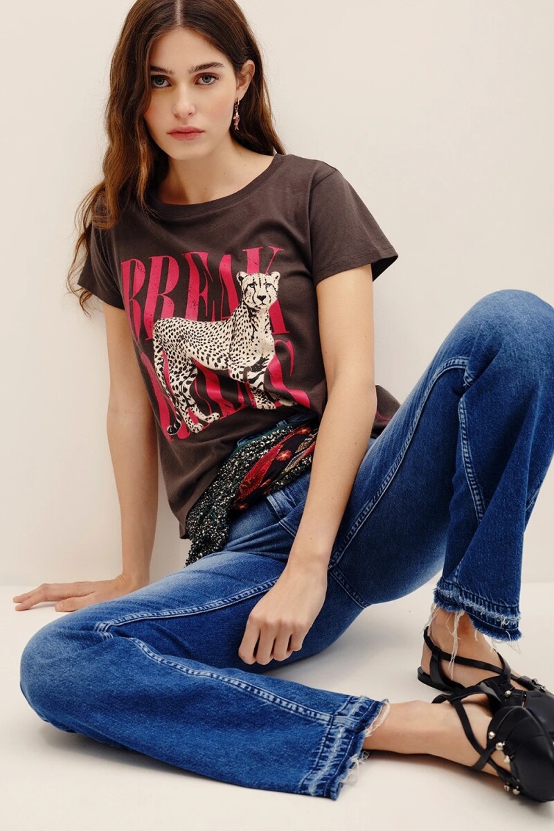 REMERA WILD LEOPARD 