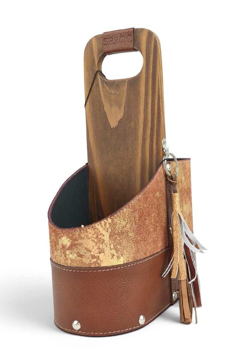 Matera de Cuero con detalles metalizados con Estructura Integral de Madera M.claro