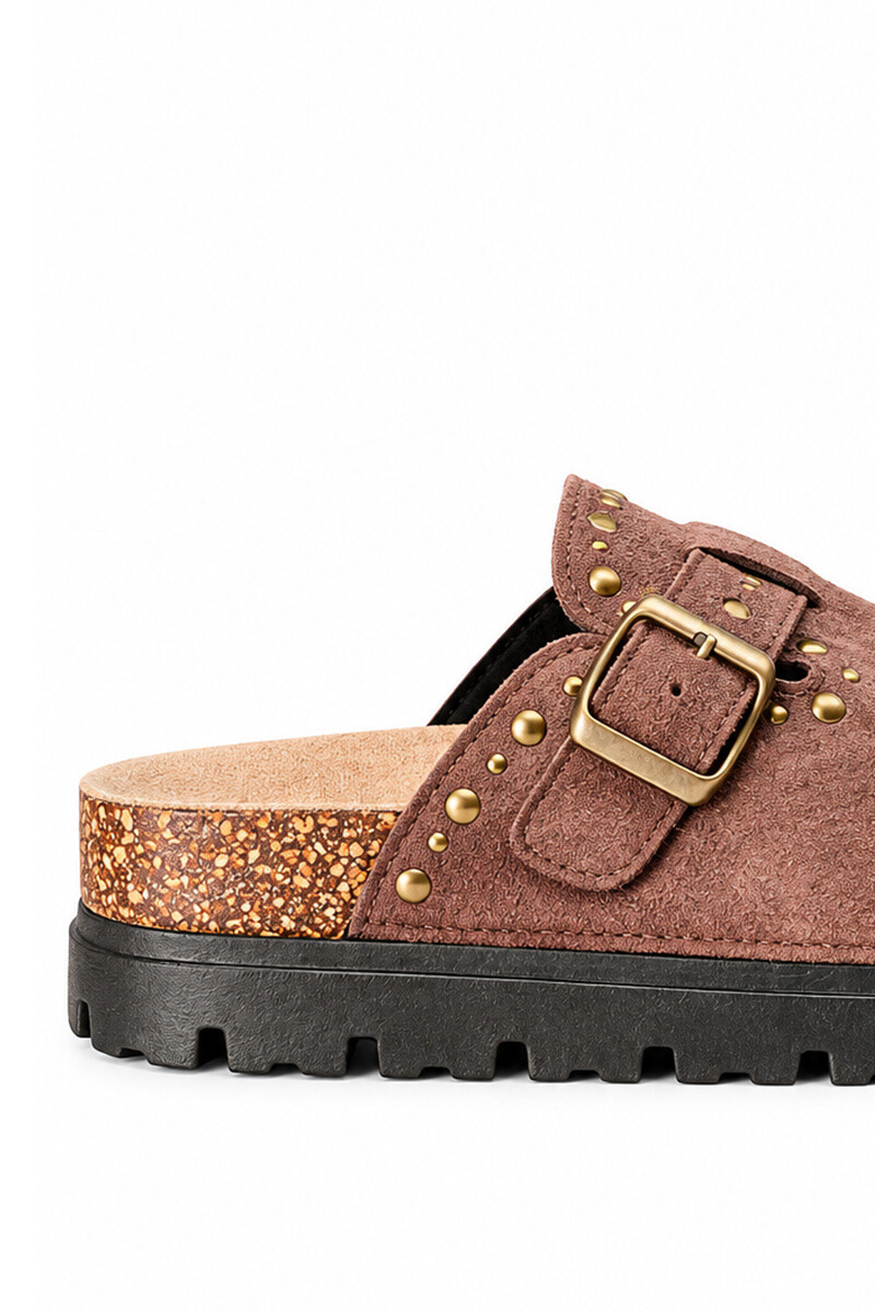 Zueco Bettina con tachas BT408 Marron