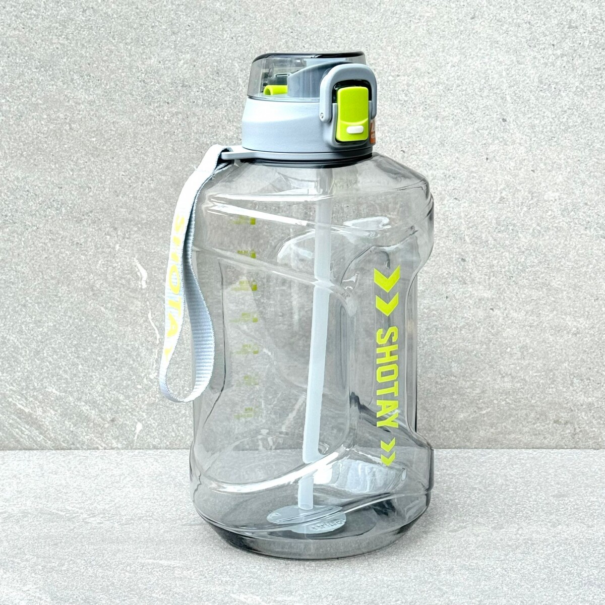 Botella Deportiva Plástica Con Sorbito 2.2L 