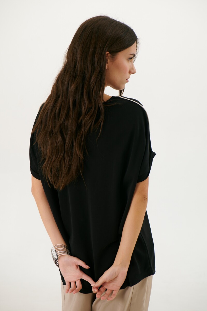REMERA DIAGONAL NEGRO