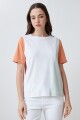 Remera color block blanco
