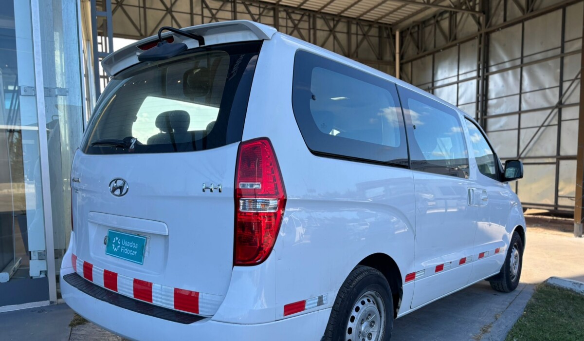 Hyundai H1 12Plz Minibus Diesel - 2014 Hyundai H1 12Plz Minibus Diesel - 2014