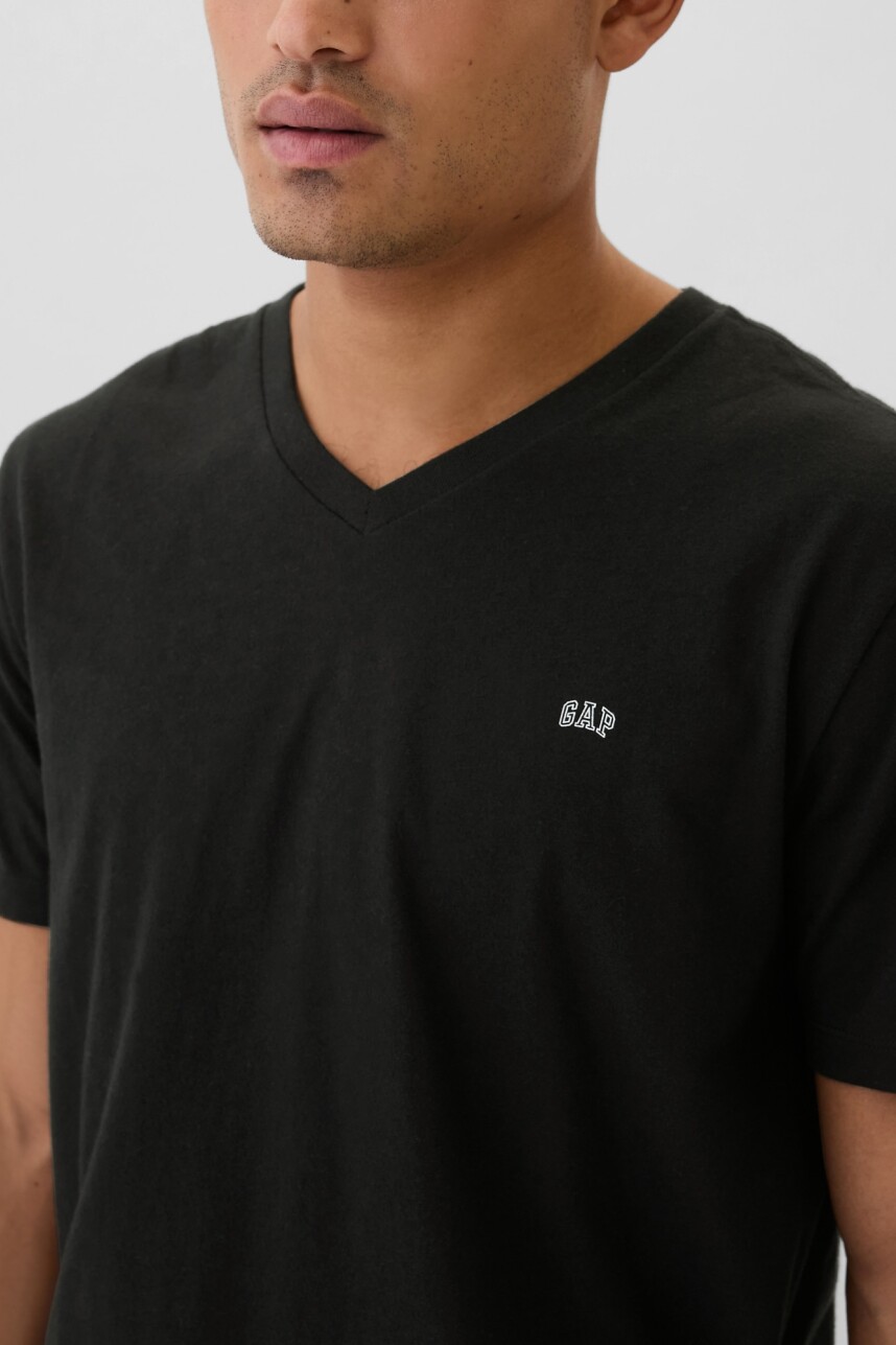 Remera Cuello V Mini Logo Gap Hombre True Black V2