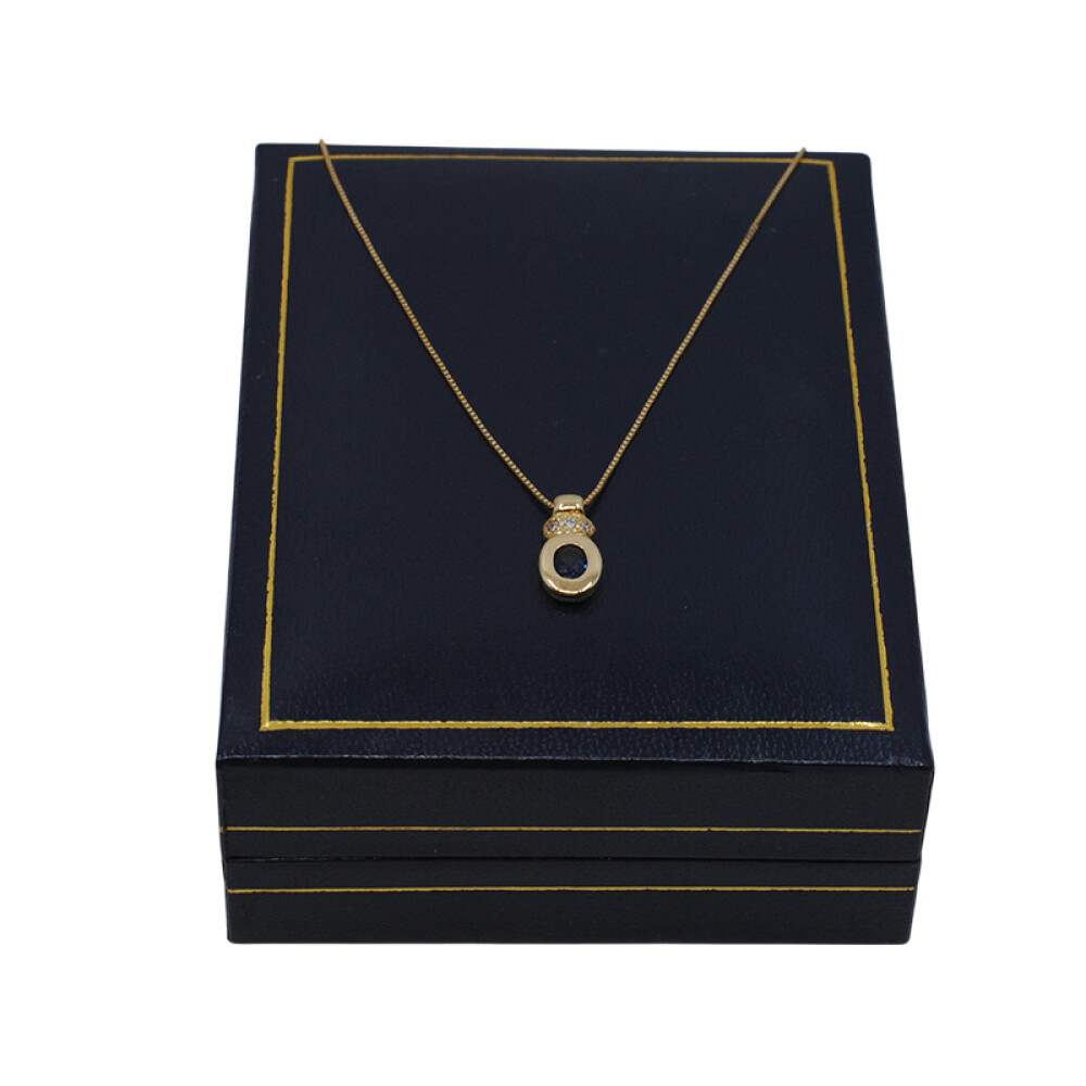 Conjunto de cadena y dije en oro 18k , zafiro y brillantes Conjunto de cadena y dije en oro 18k , zafiro y brillantes