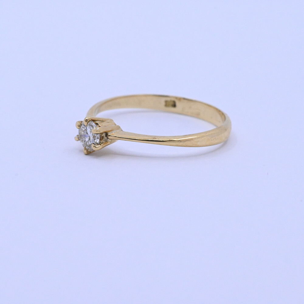 Anillo solitario oro 18k amarillo y brillantes engarce 6 puntas. Anillo solitario oro 18k amarillo y brillantes engarce 6 puntas.