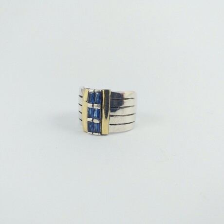Anillo de plata 925 con double en oro 18k y circonia azul. Diámetro interior 17 mm. Anillo de plata 925 con double en oro 18k y circonia azul. Diámetro interior 17 mm.