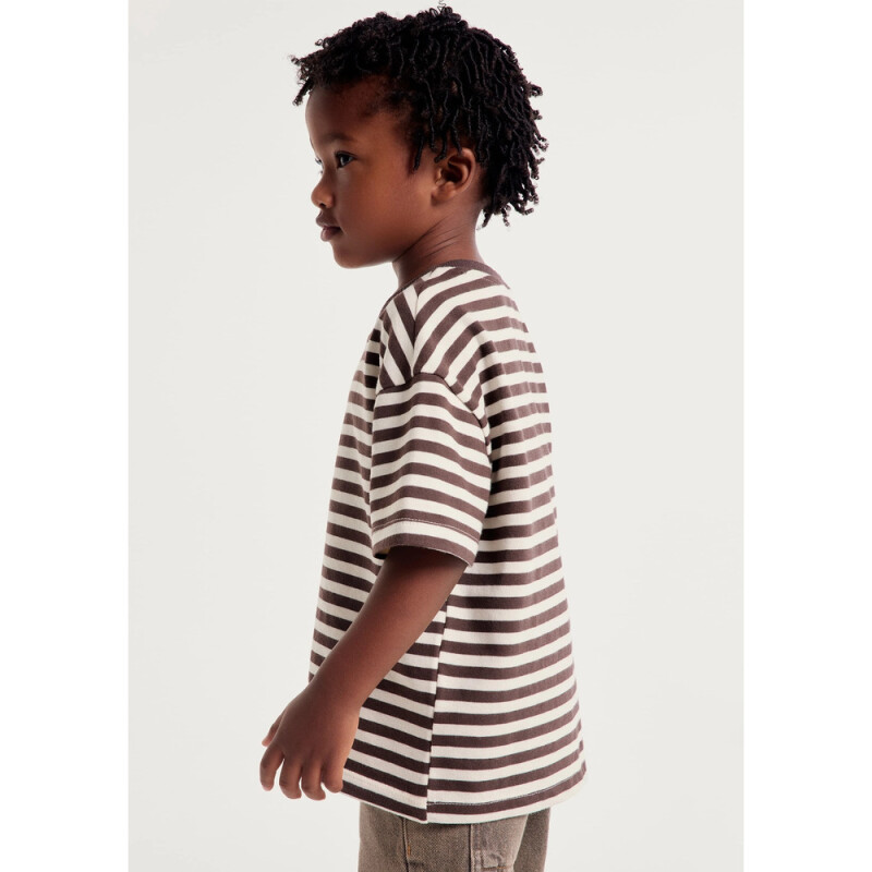 CAMISETA MM MASC MARROM E OFF WHITE