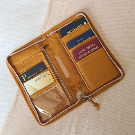 Portadocumentos Travel Pouch Bronce