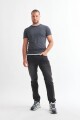 Remera con detalles a contratono GRIS OSCURO