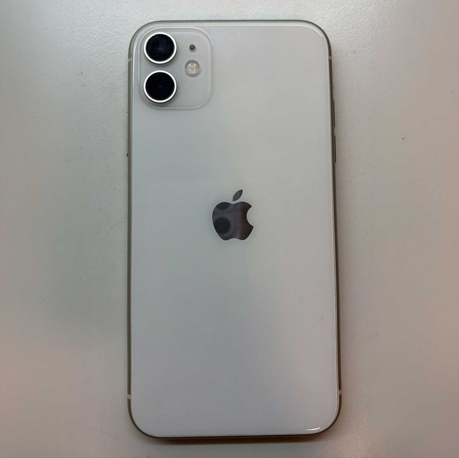 iPhone 11 64GB - White — denuevo