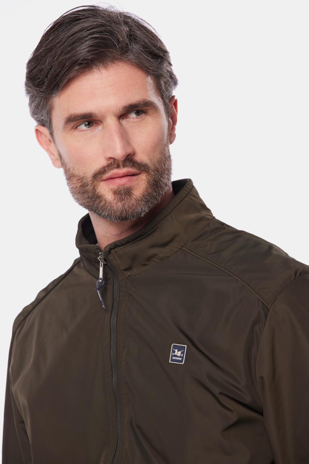 CAMPERA LIVIANA CON PUÑOS Verde