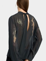 Blusa Con Bordados Y Abalorios gris
