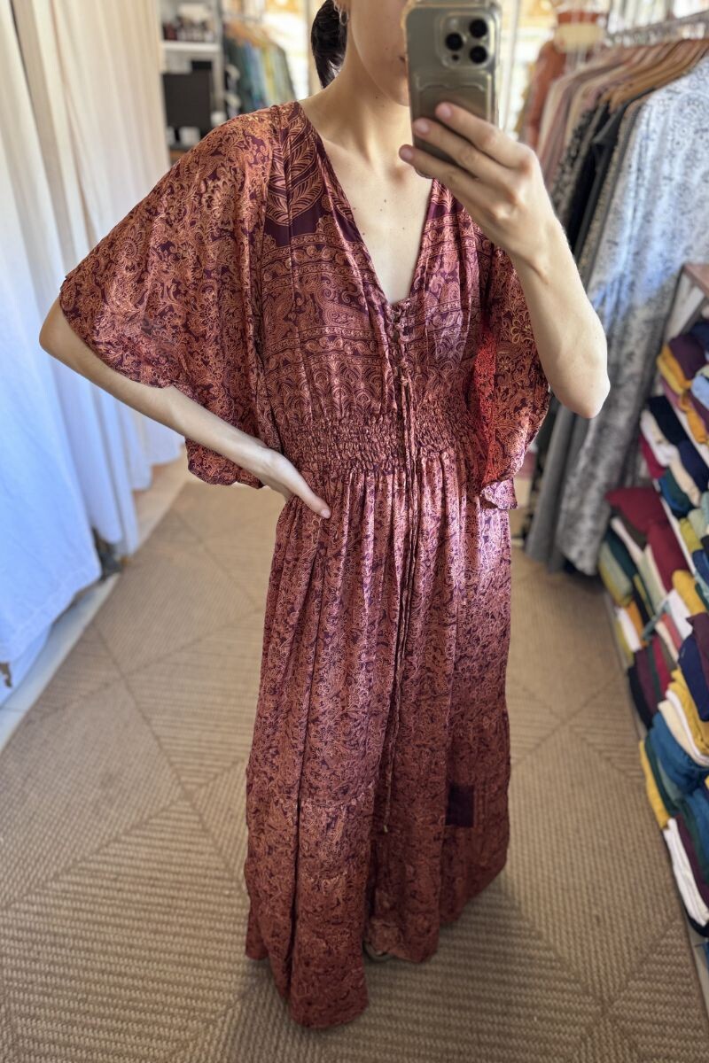 Vestido kiilpan seda - Tonos rojos y rosas 