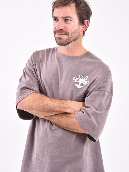 REMERA DUST GRIS OSCUROGenérico