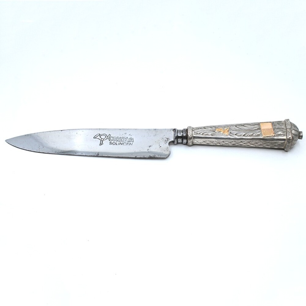 Cuchillo usado plata y oro. Hoja corneta Cuchillo usado plata y oro. Hoja corneta
