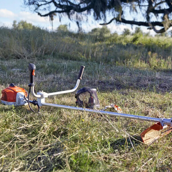Desmalezadora Stihl Fs 221 DESMALEZADORA STIHL FS 221