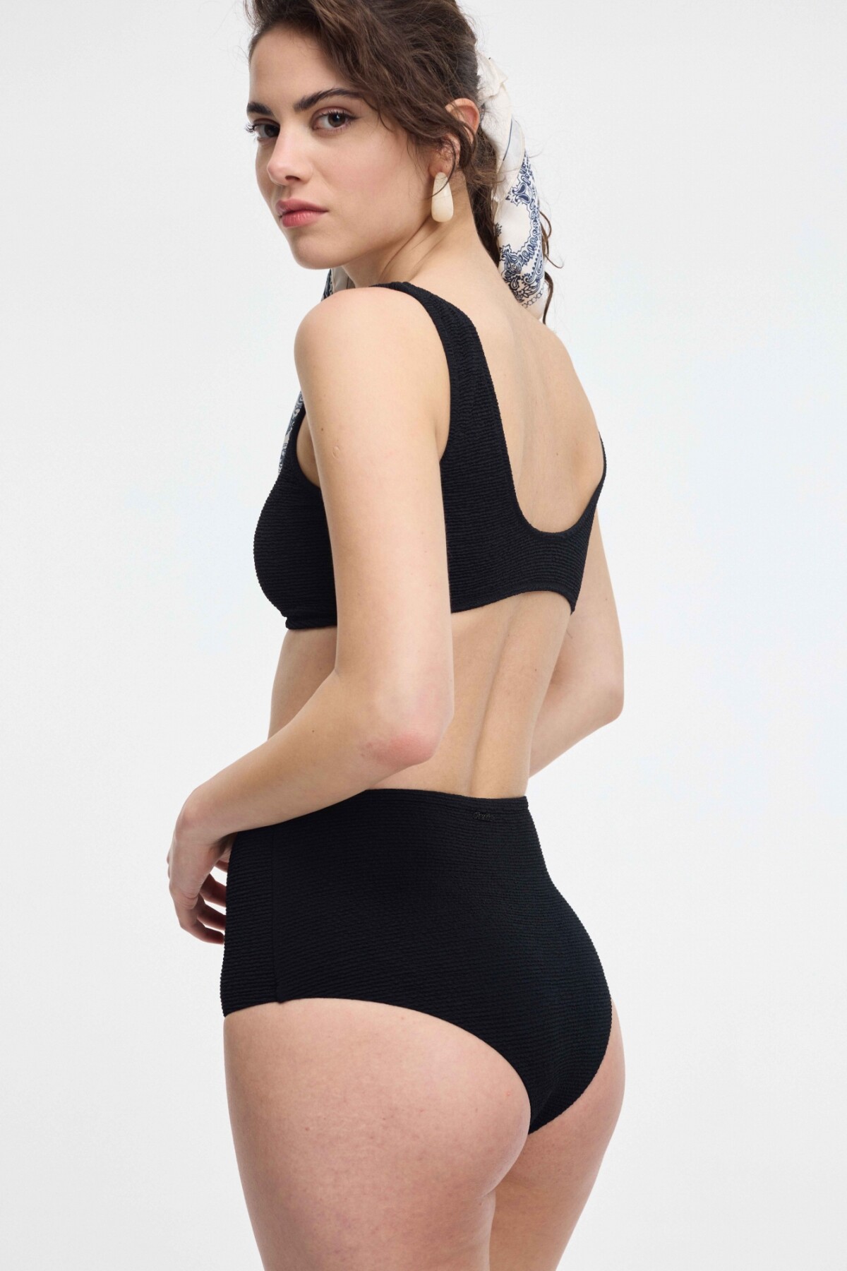 Top Macarella Negro Texturado