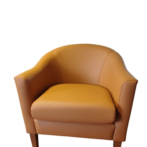 POLTRONA MADERA CLARA - TAPIZADO EN PU TOSTADO POLTRONA MADERA CLARA - TAPIZADO EN PU TOSTADO