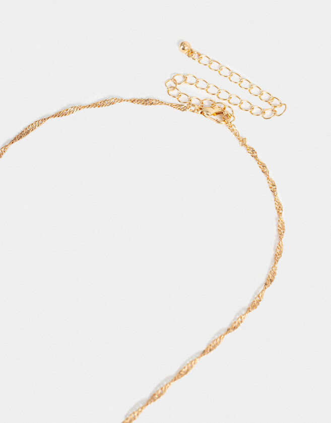 Cadena Corta con Dije De inicial Cadena Corta Con Dije De Inicial - Dorado