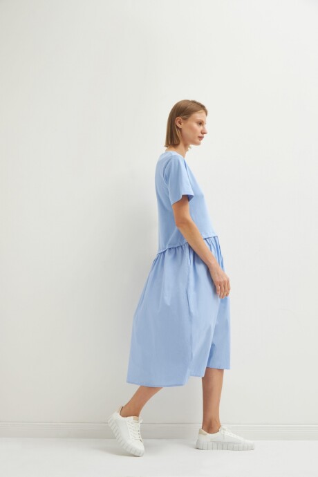 Vestido midi con manga corta celeste