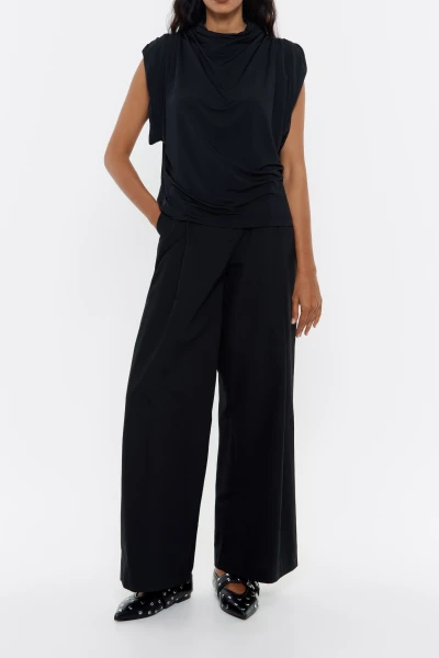 PANTALÓN PINZAS Negro