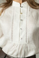 BLUSA M/L CUELLO MAO CON APLIQUES Blanco