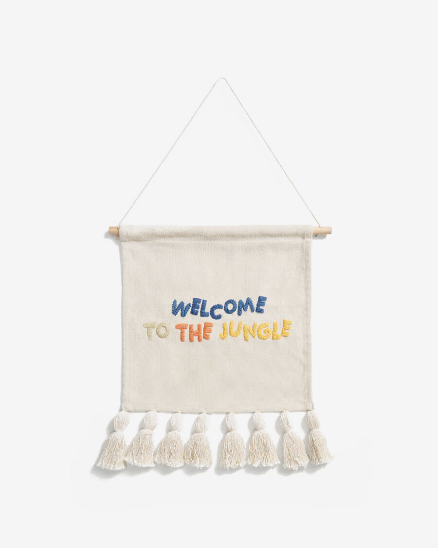 Tapiz mural Tandani algodón beige con letras multicolor y flecos 40 x 50 cm Tapiz mural Tandani algodón beige con letras multicolor y flecos 40 x 50 cm
