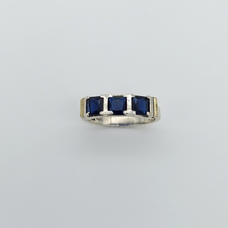 Anillo de plata 925 y double en oro 18 ktes con circonias. Anillo de plata 925 y double en oro 18 ktes con circonias.