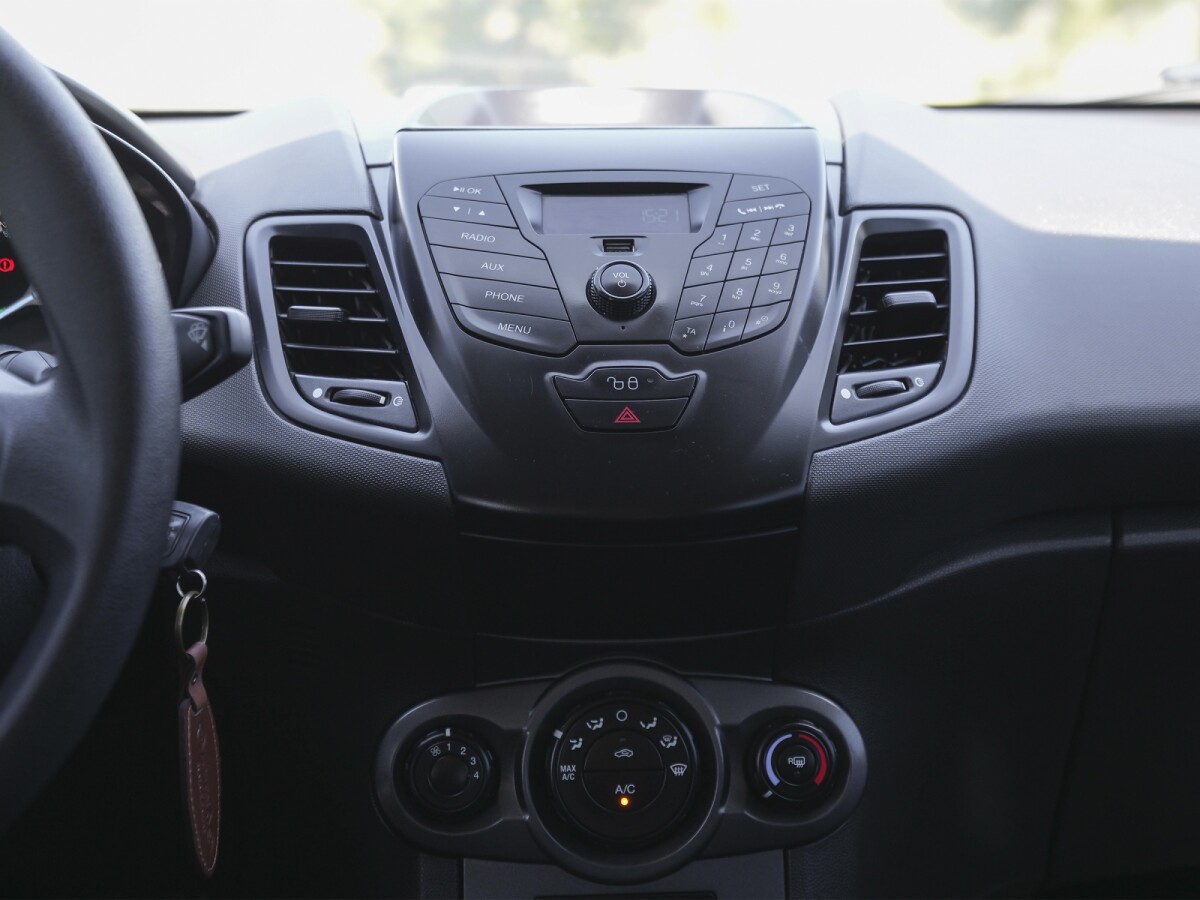 Ford Fiesta S 1.6 Extra Full 2015 EXCELENTE ESTADO! Ford Fiesta S 1.6 Extra Full 2015 EXCELENTE ESTADO!