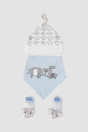 Pack gorro babero y medias Celeste
