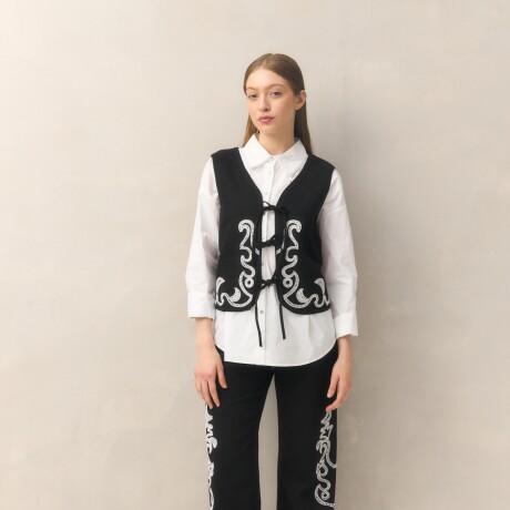 CHALECO BORDADITO Negro