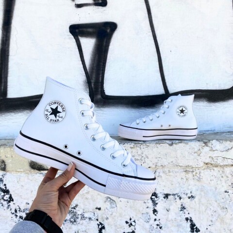 CONVERSE CHUCK TAYLOR PLATFORM White