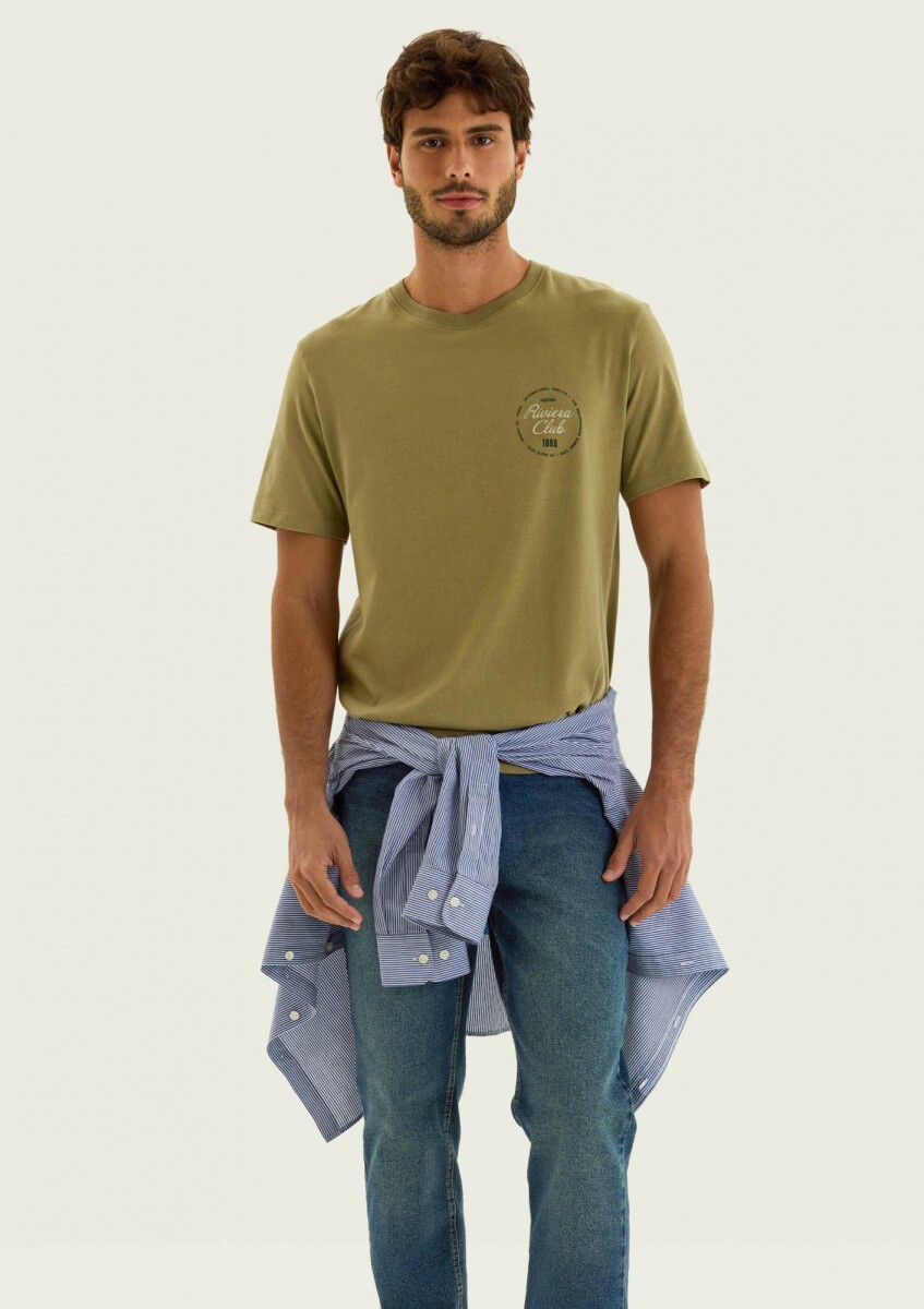 CAMISETA ESTAMPADA MODELO REGULAR - VERDE 